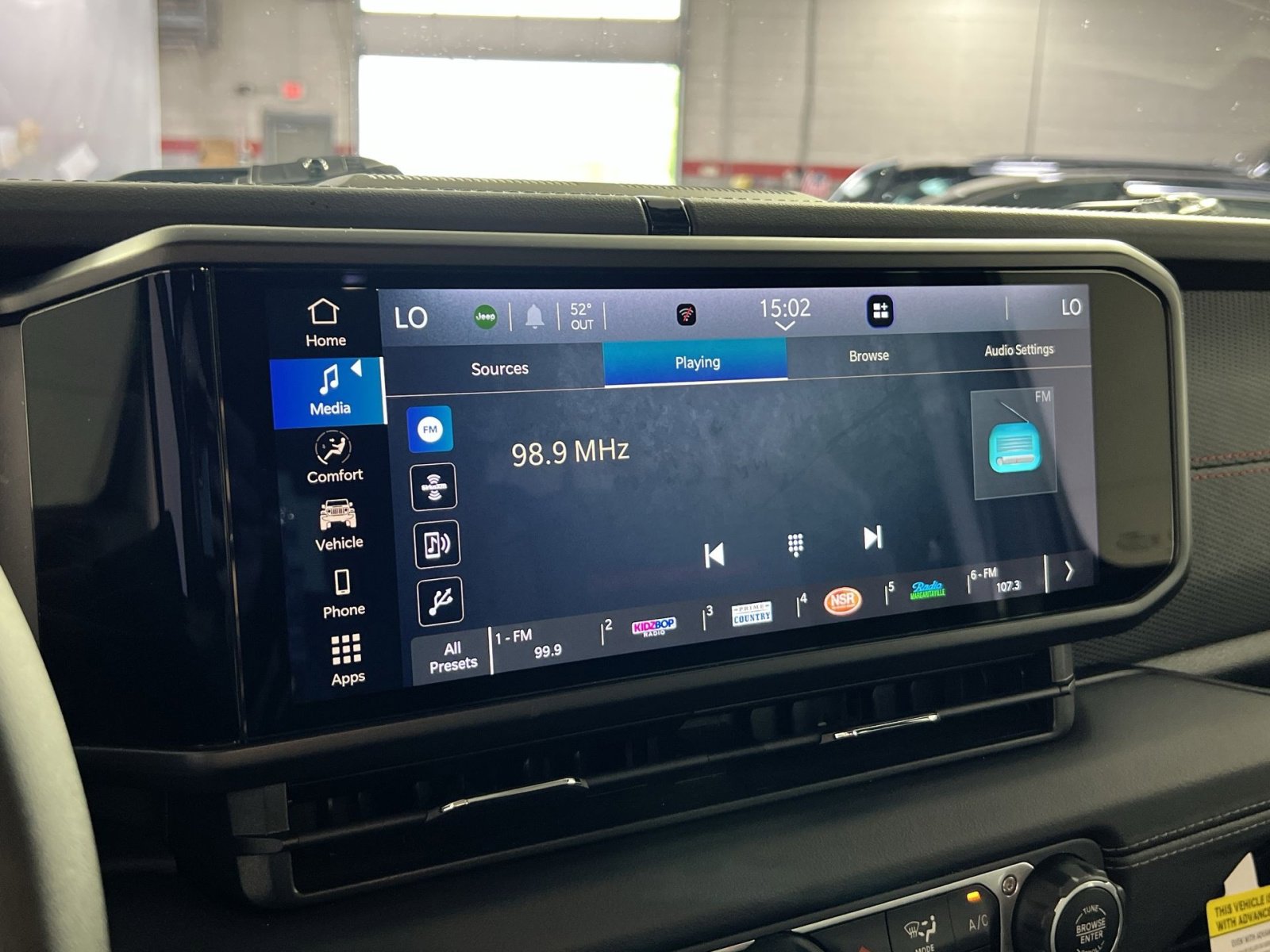 Used 2025 Jeep Wrangler Unlimited Rubicon AWD/4WD image 19