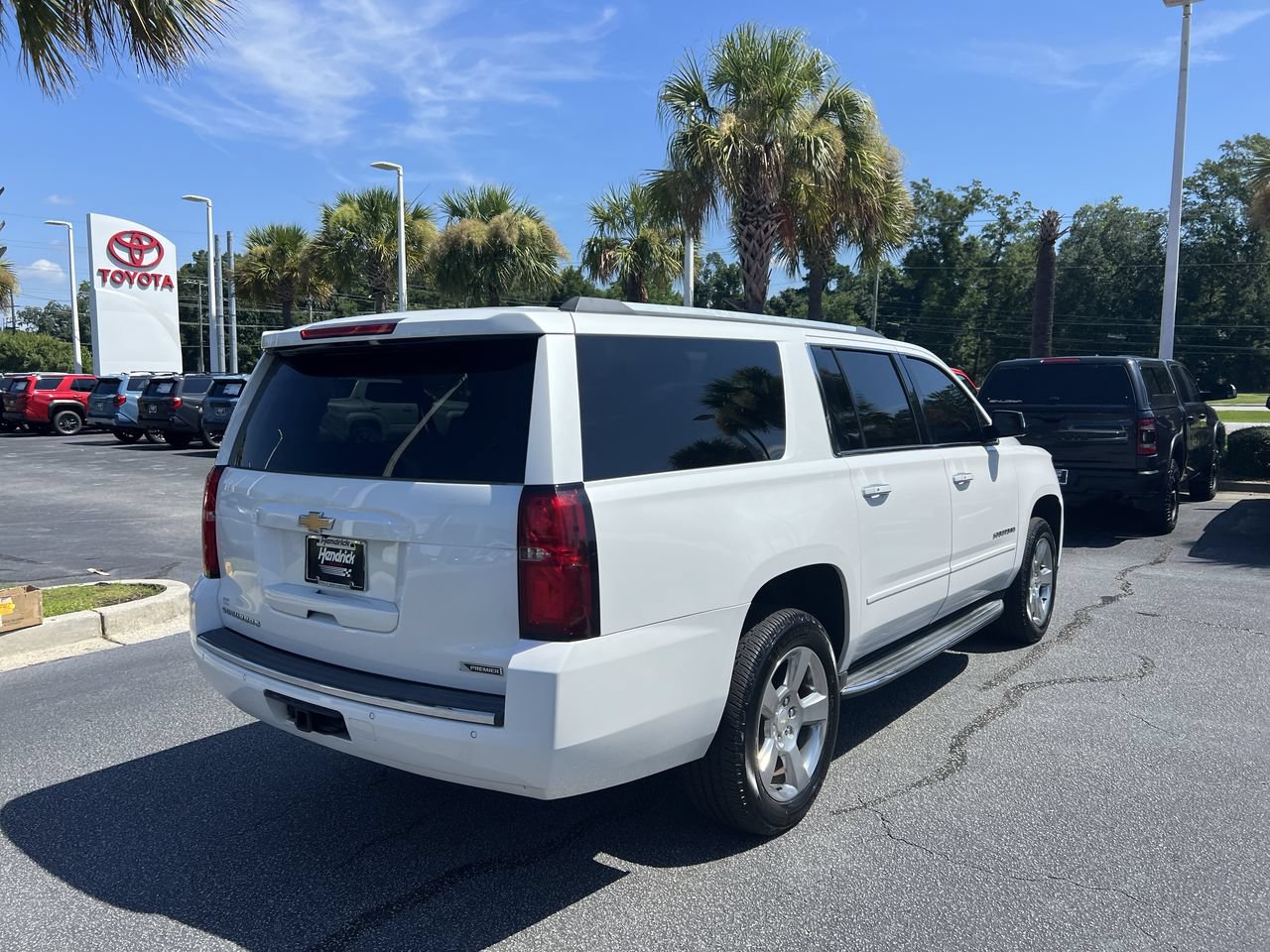 Used 2018 Chevrolet Suburban Premier AWD/4WD image 10