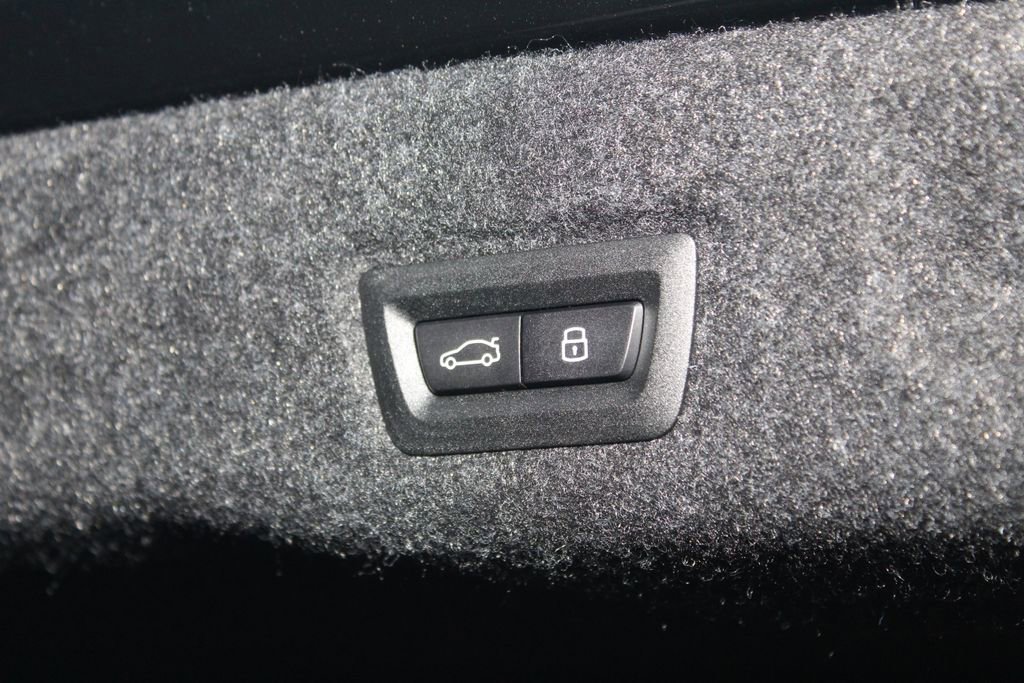 Used 2026 BMW 530i xDrive w/ Premium Package AWD/4WD image 9