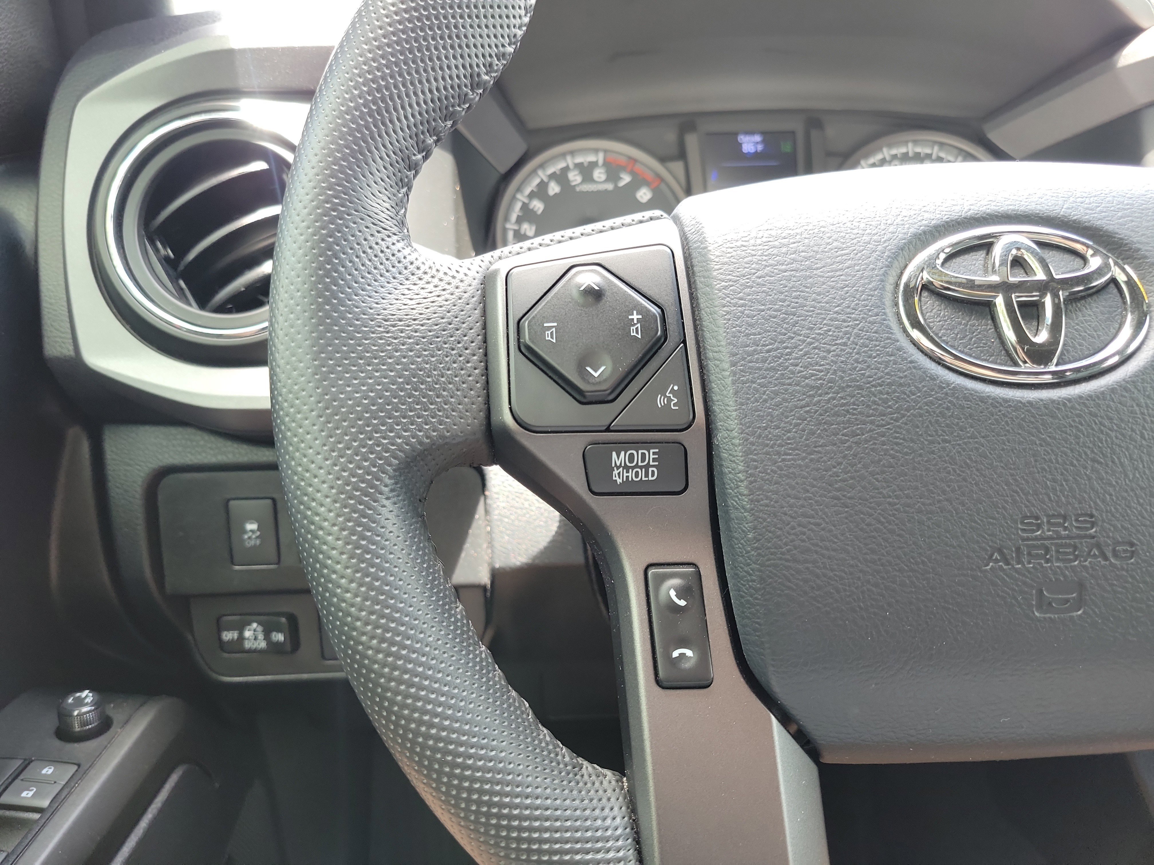 Used 2020 Toyota Tacoma TRD Sport w/ TRD Premium Sport Package AWD/4WD image 21