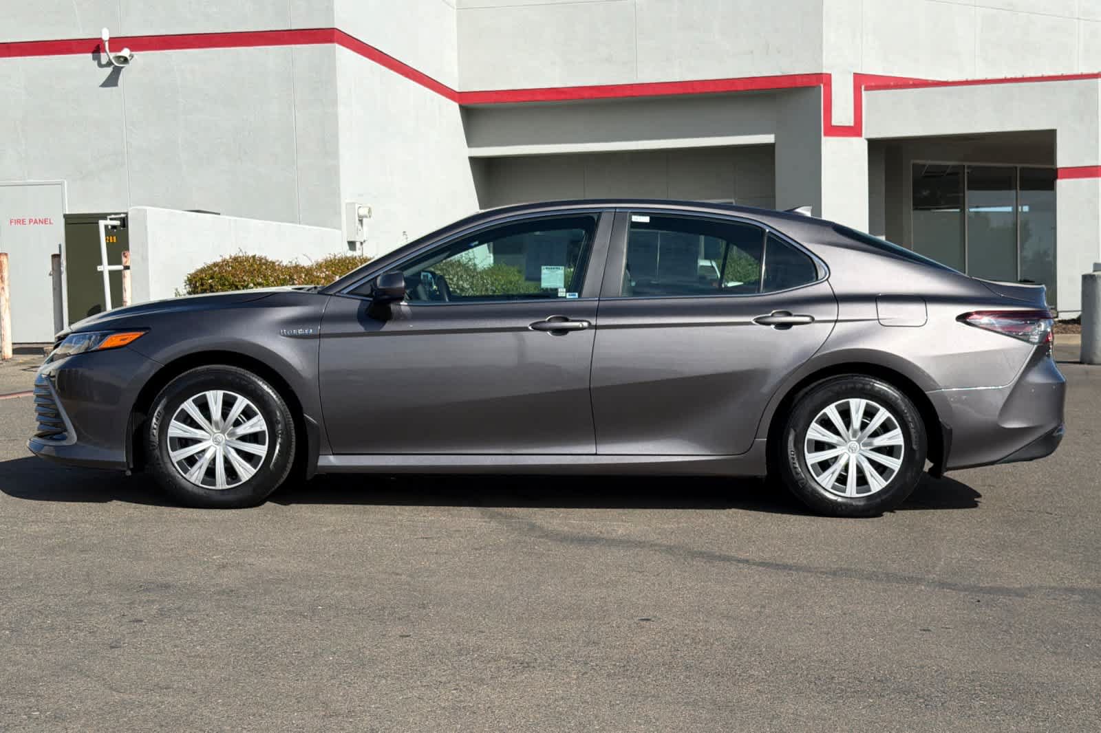Used 2021 Toyota Camry LE FWD image 9