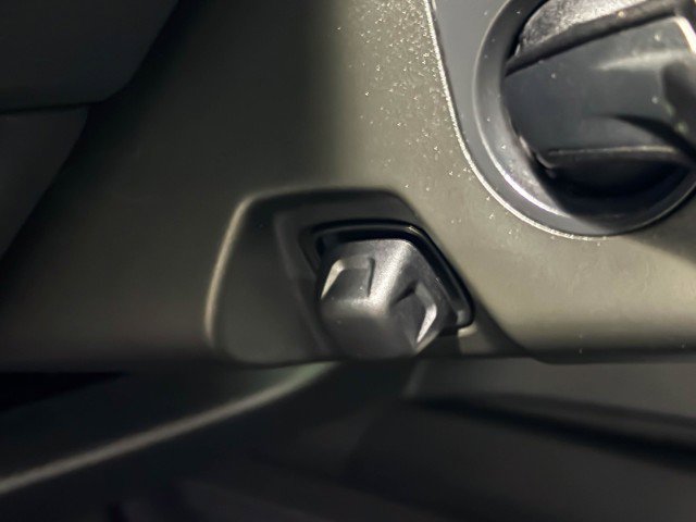 Used 2022 Audi e-tron Premium w/ Convenience Plus Package image 34