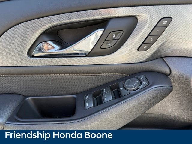 Used 2018 Chevrolet Traverse Premier w/ Driver Confidence II Package FWD image 15