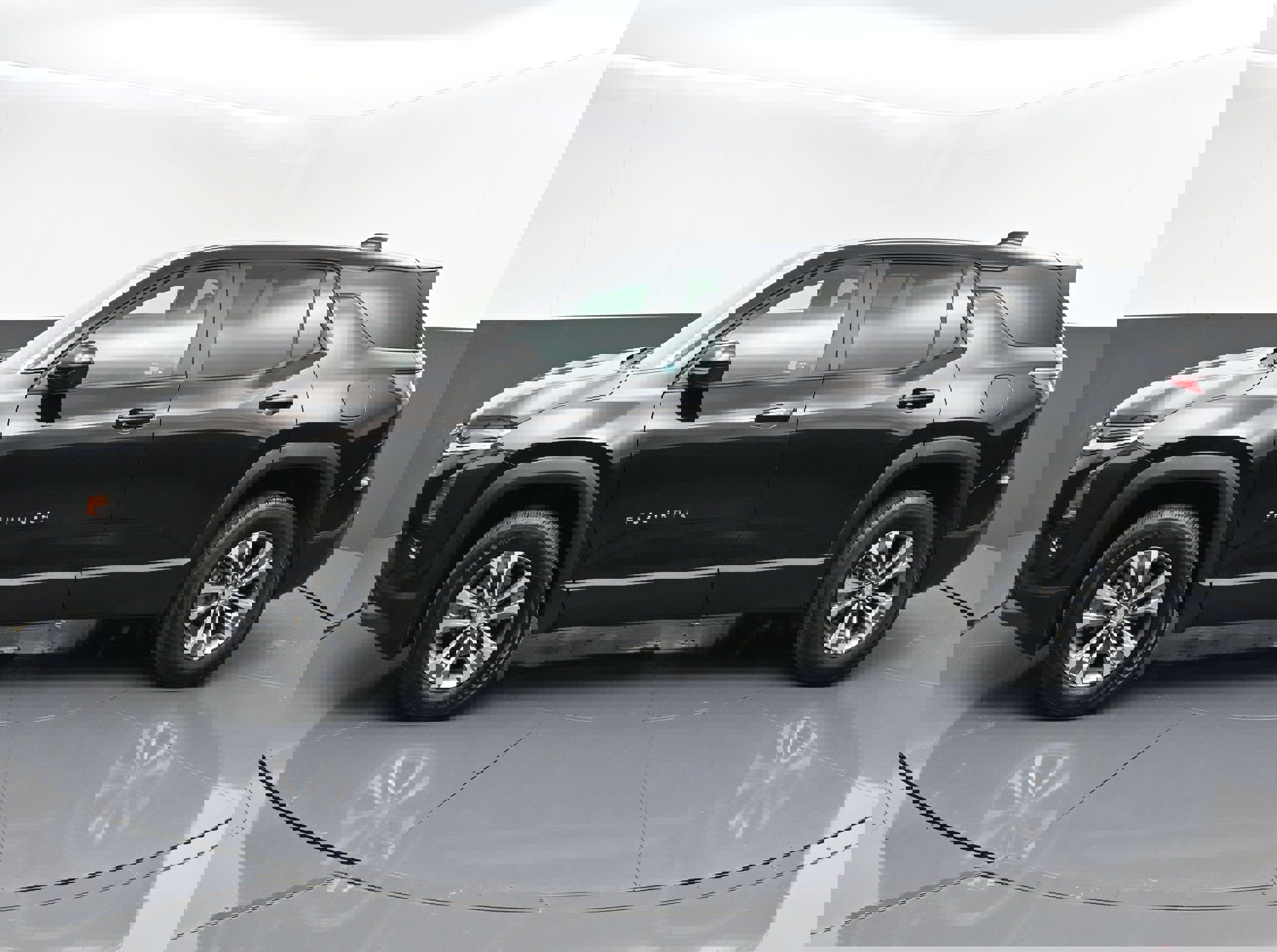 Used 2025 Chevrolet Equinox LT w/ Safety and Technology Package image 4