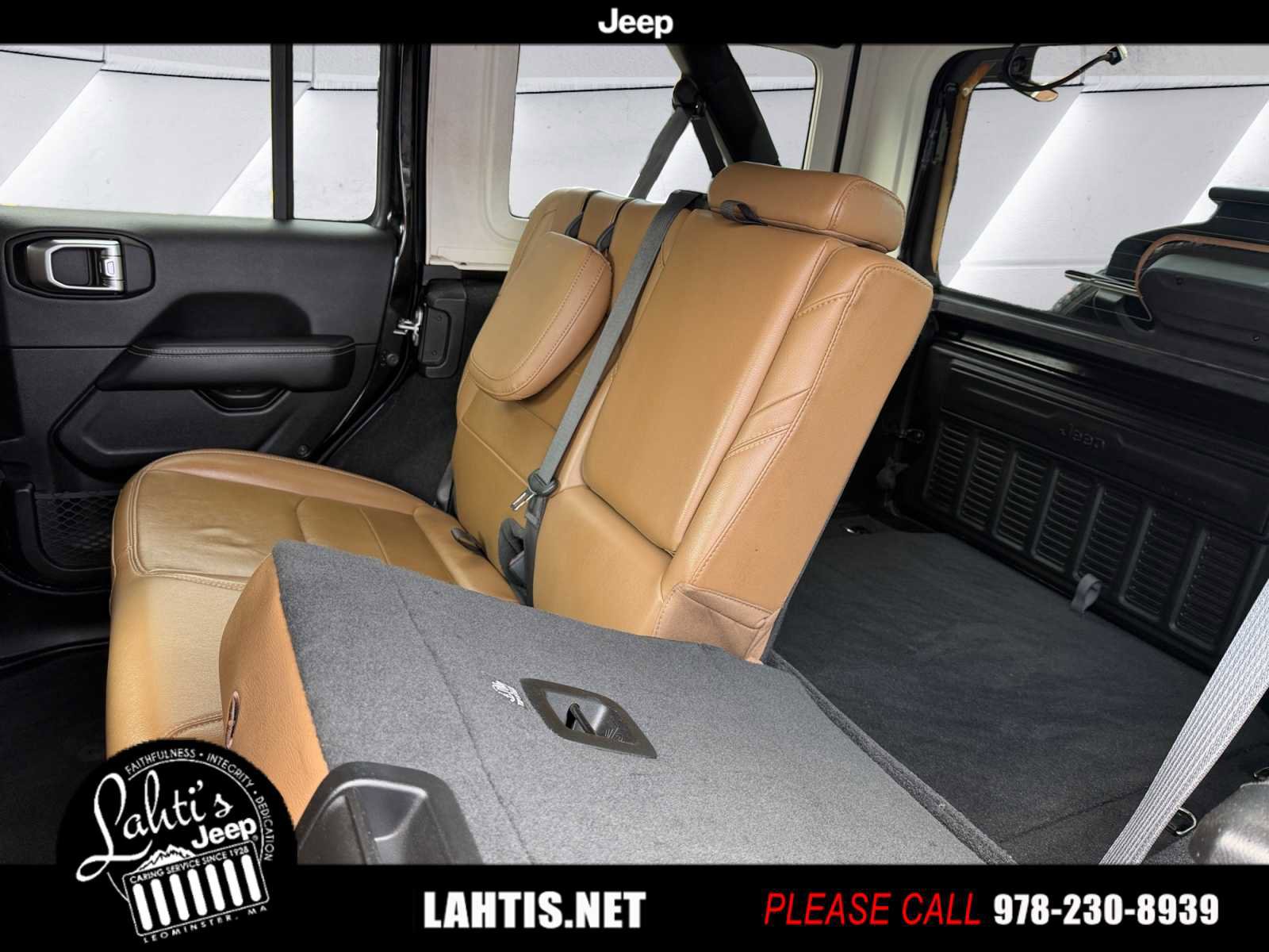 Used 2022 Jeep Wrangler Unlimited Sahara w/ Cold Weather Group image 16