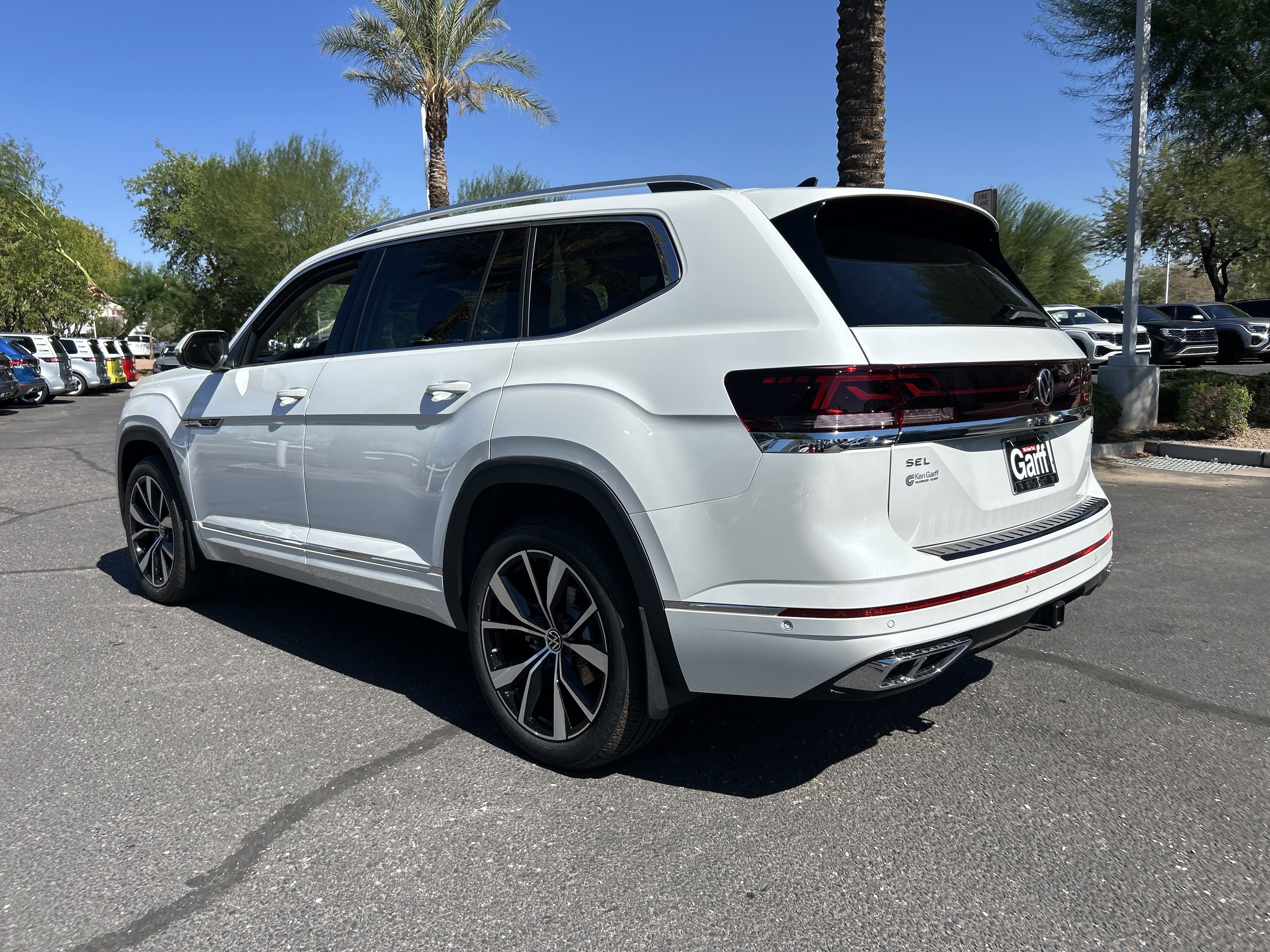 New 2026 Volkswagen Atlas SEL Premium R-Line image 2