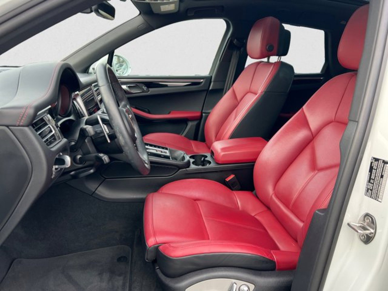Used 2022 Porsche Macan AWD/4WD image 10
