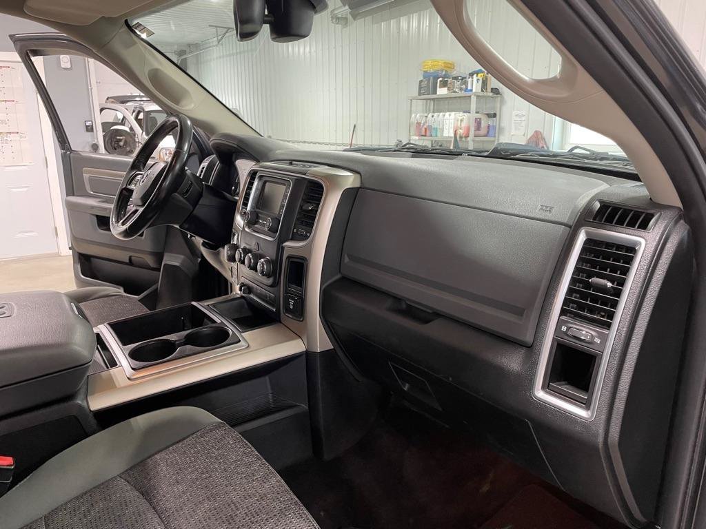 Used 2015 RAM 1500 Classic SLT w/ SLT Plus D←cor Group AWD/4WD image 24