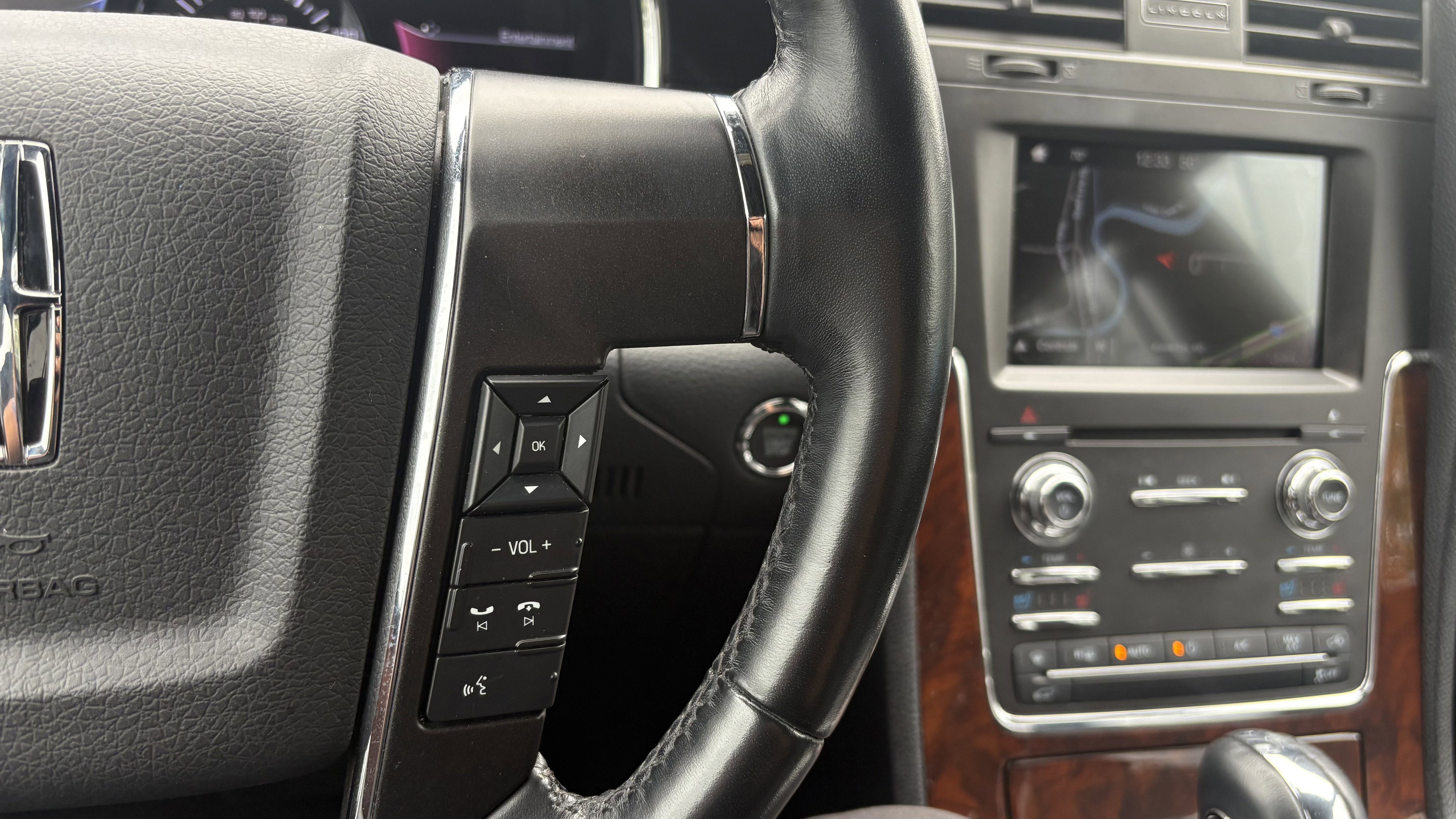 Used 2017 Lincoln Navigator Select image 21