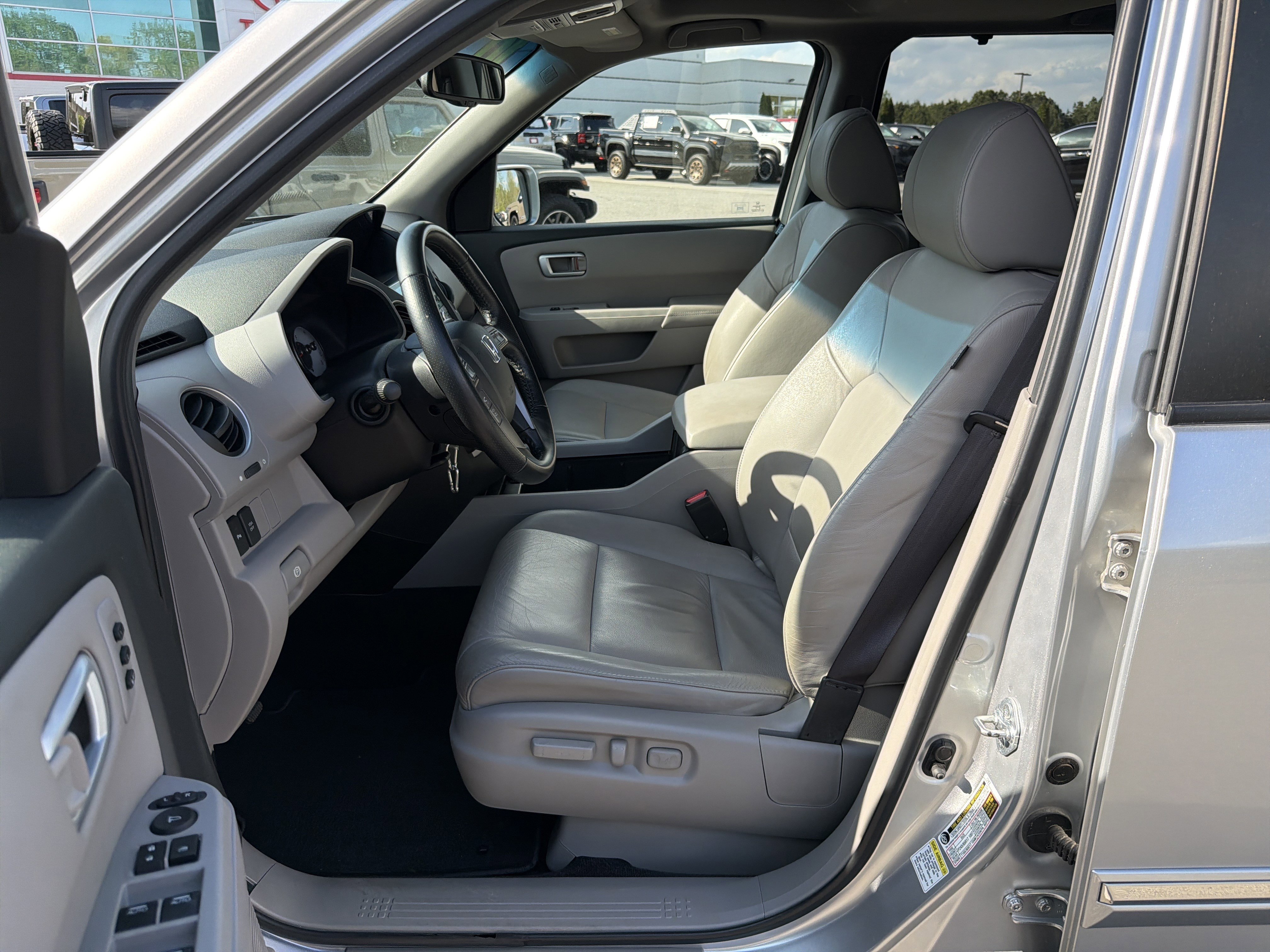 Used 2010 Honda Pilot Touring image 19