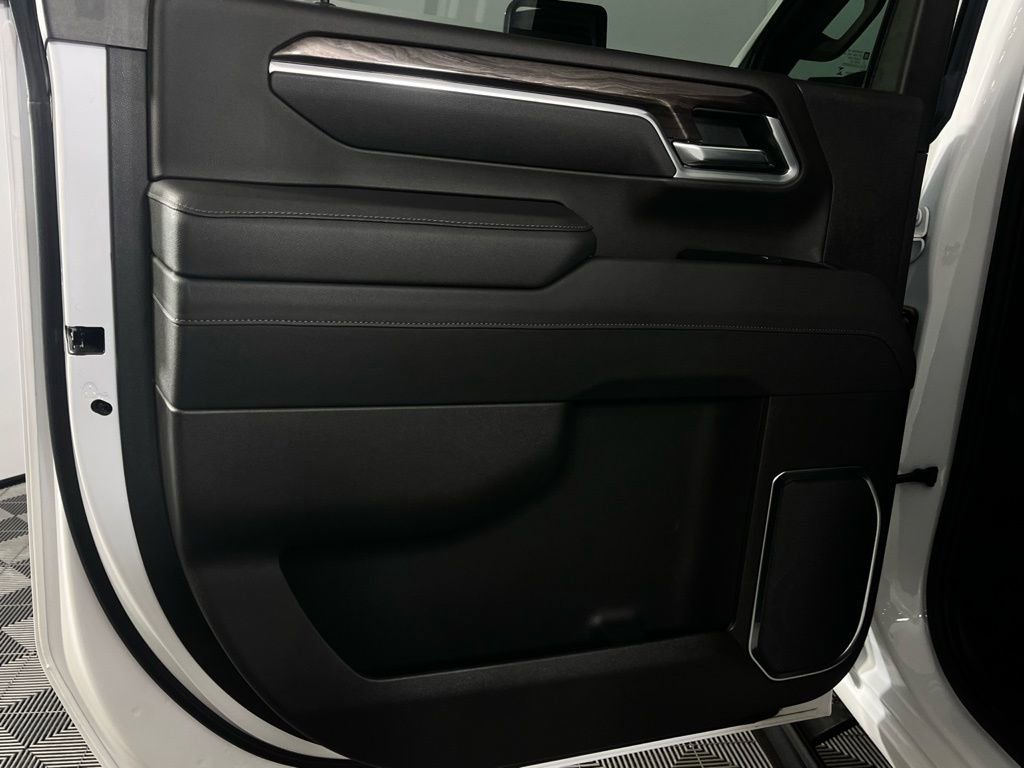 Used 2025 Chevrolet Silverado 2500 LTZ w/ LTZ Convenience Package image 27