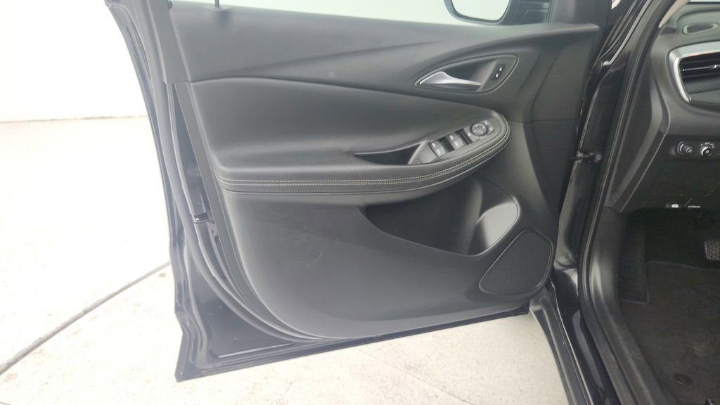 Certified 2025 Buick Encore GX Preferred FWD image 23