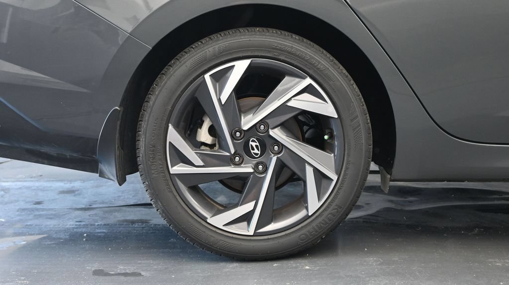 Certified 2025 Hyundai Elantra Sport FWD image 9