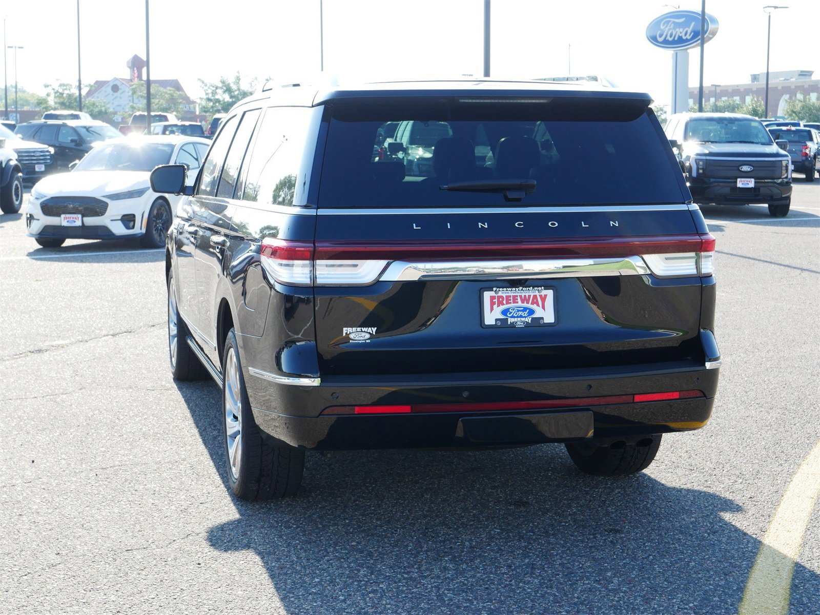 Used 2024 Lincoln Navigator Premiere image 5
