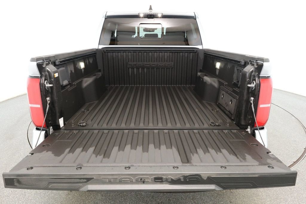 Used 2025 Toyota Tacoma Limited image 20