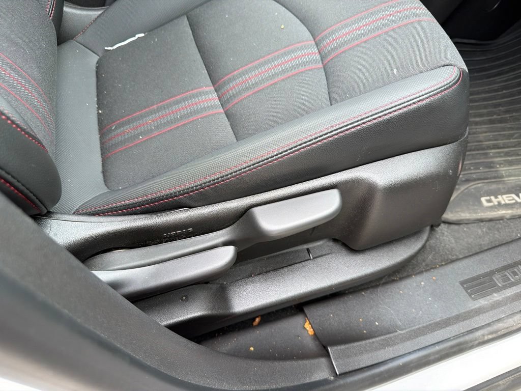 Used 2023 Chevrolet Equinox RS FWD image 32