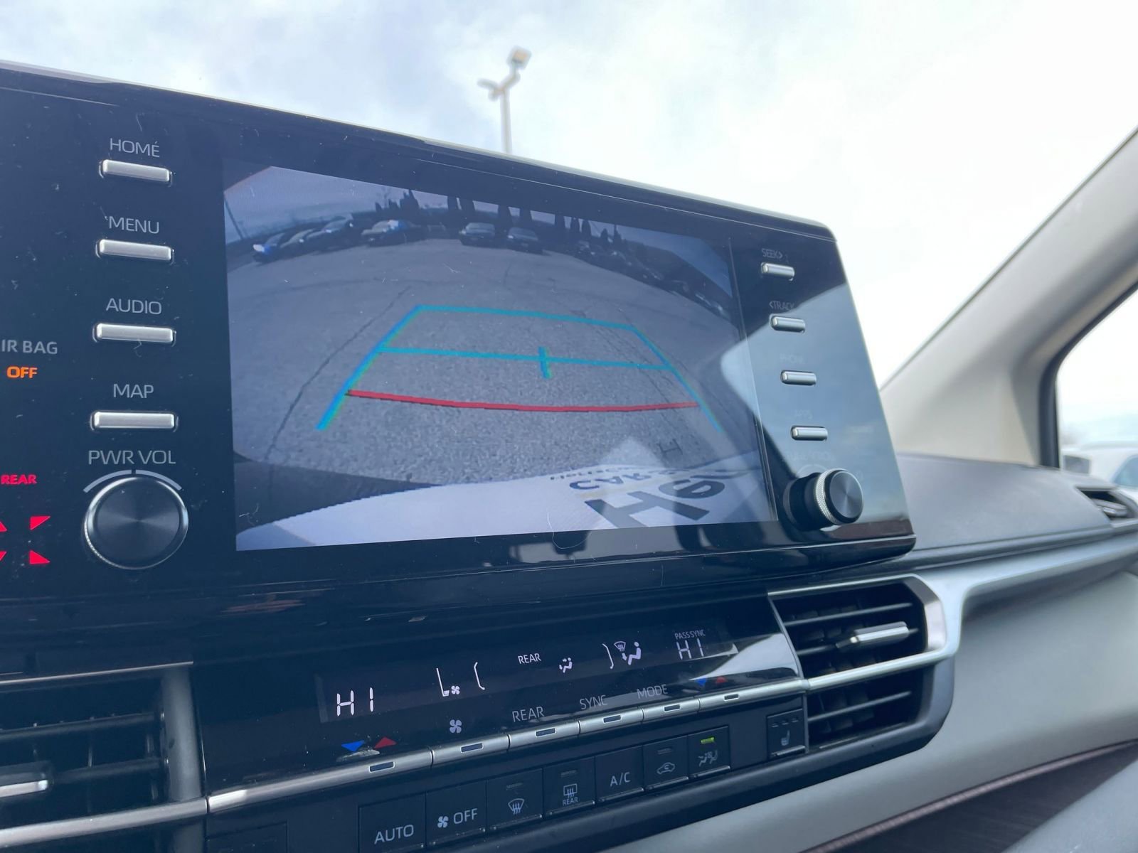 Used 2024 Toyota Sienna XLE image 25