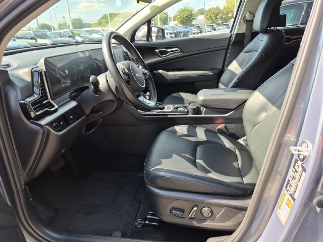Used 2025 Kia Sportage EX FWD image 12