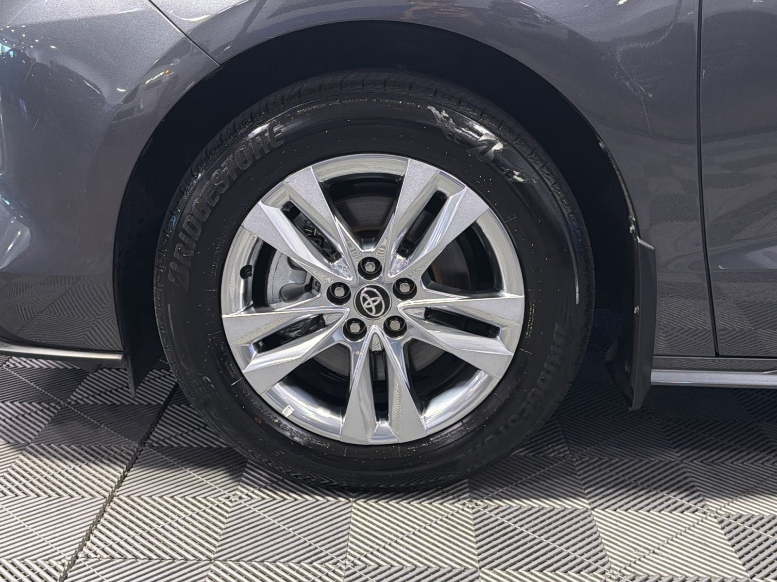 Used 2025 Toyota Sienna XLE w/ XLE Plus Package FWD image 11