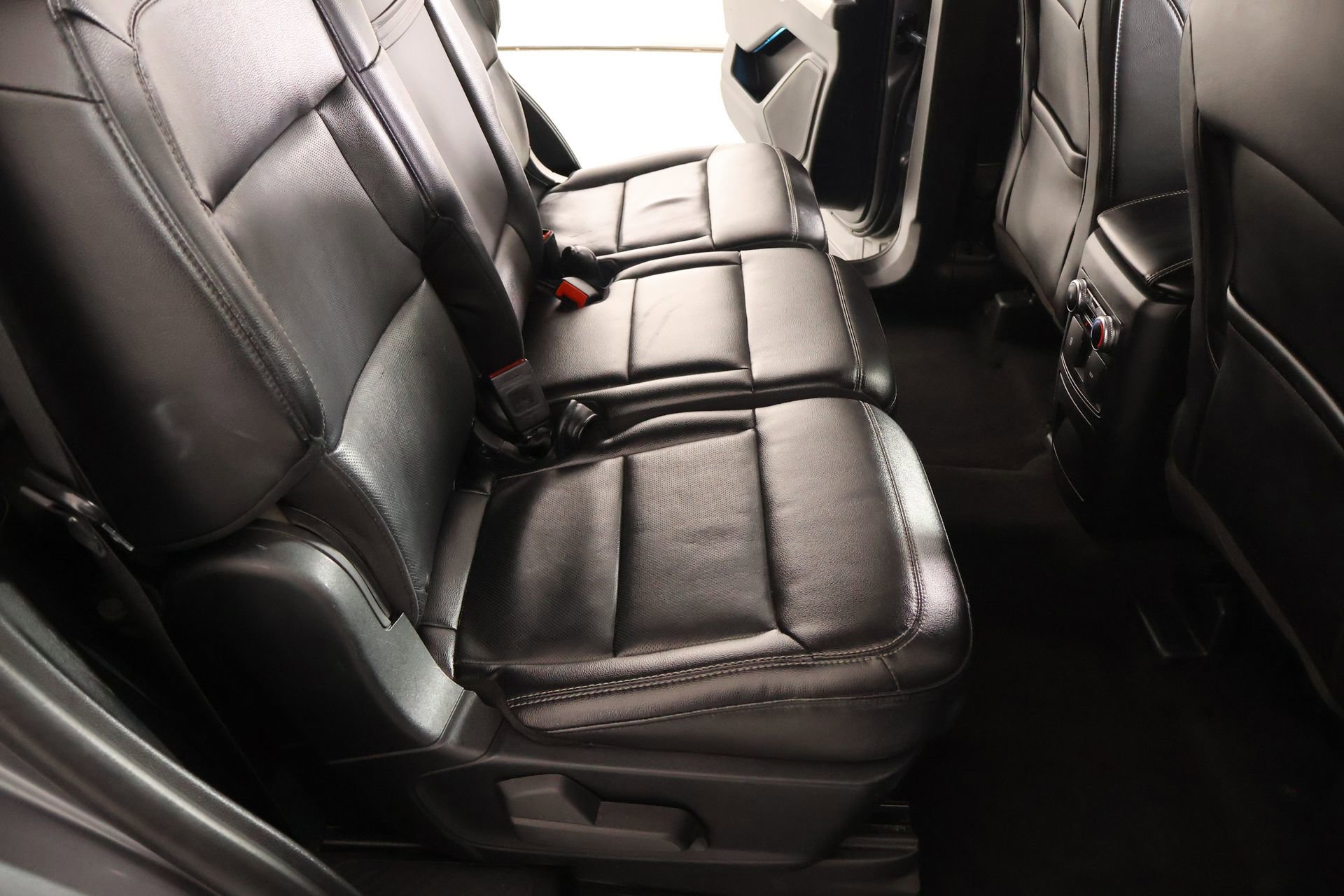 Used 2023 Ford Explorer Limited image 16