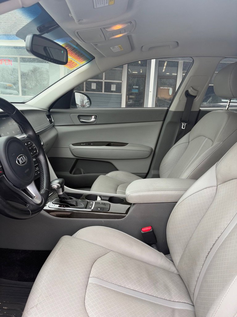 Used 2017 Kia Optima EX image 9