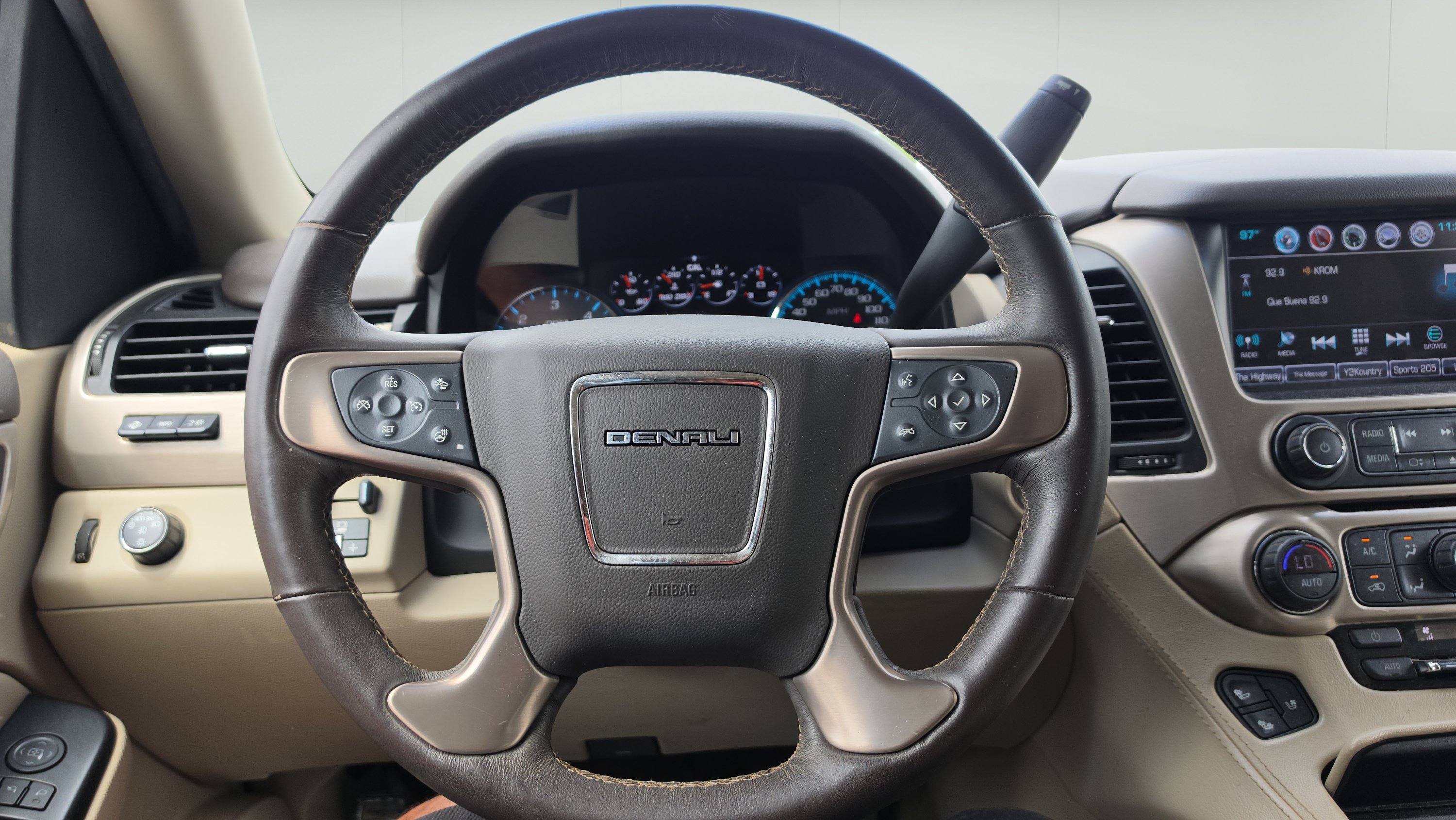 Used 2017 GMC Yukon Denali w/ Open Road Package RWD image 12