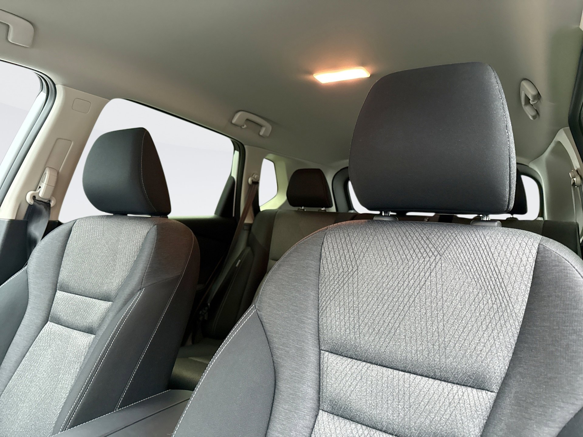 Used 2025 Nissan Rogue SV image 13