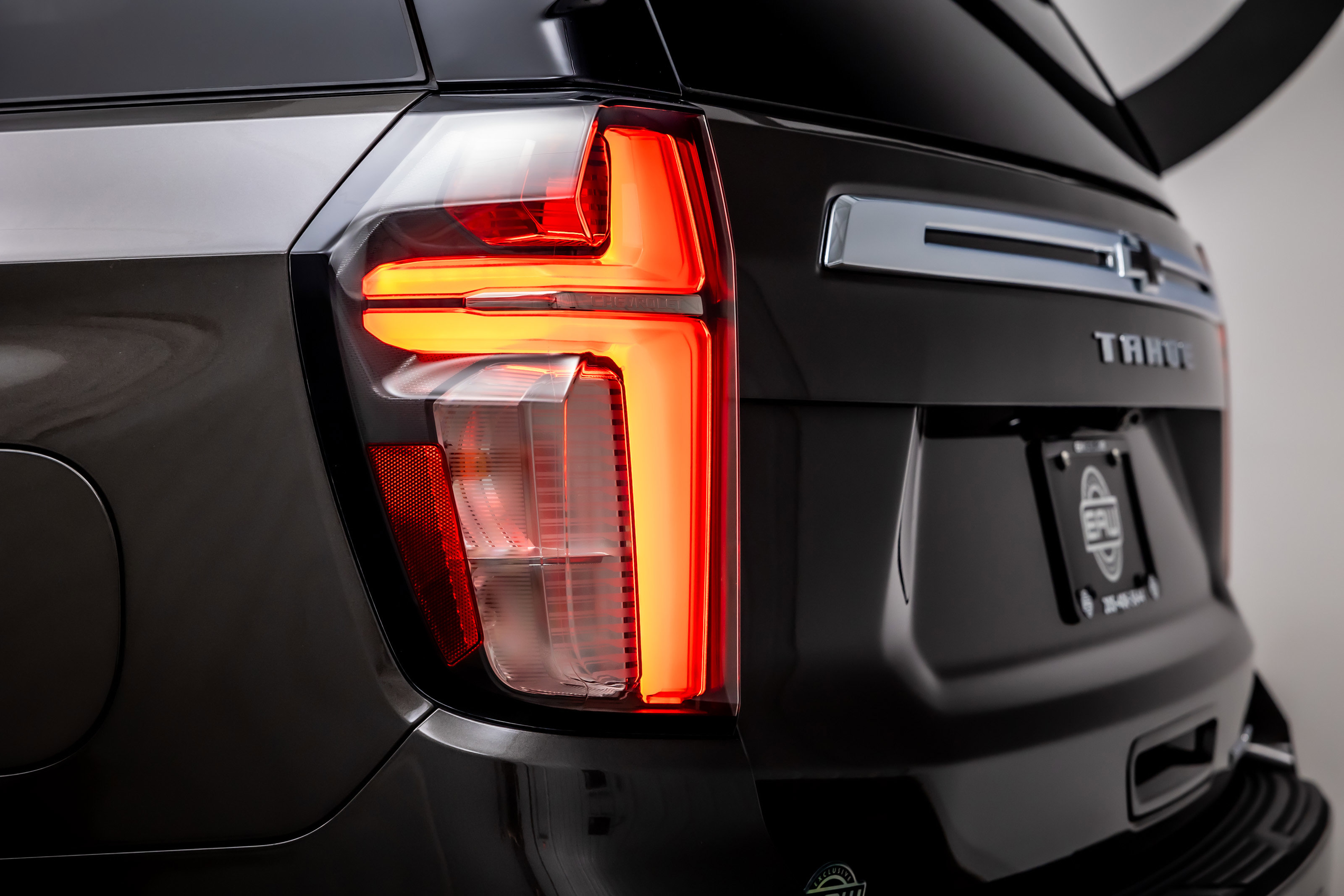 Used 2021 Chevrolet Tahoe Premier w/ Premium Package image 12