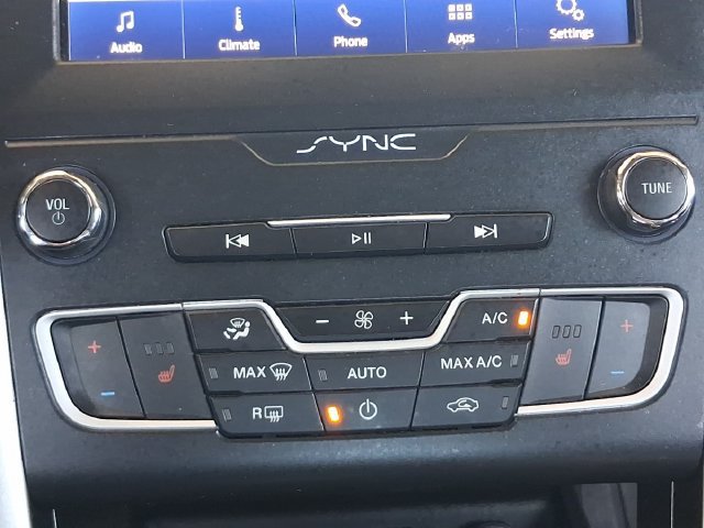 Used 2019 Ford Fusion SEL FWD image 5