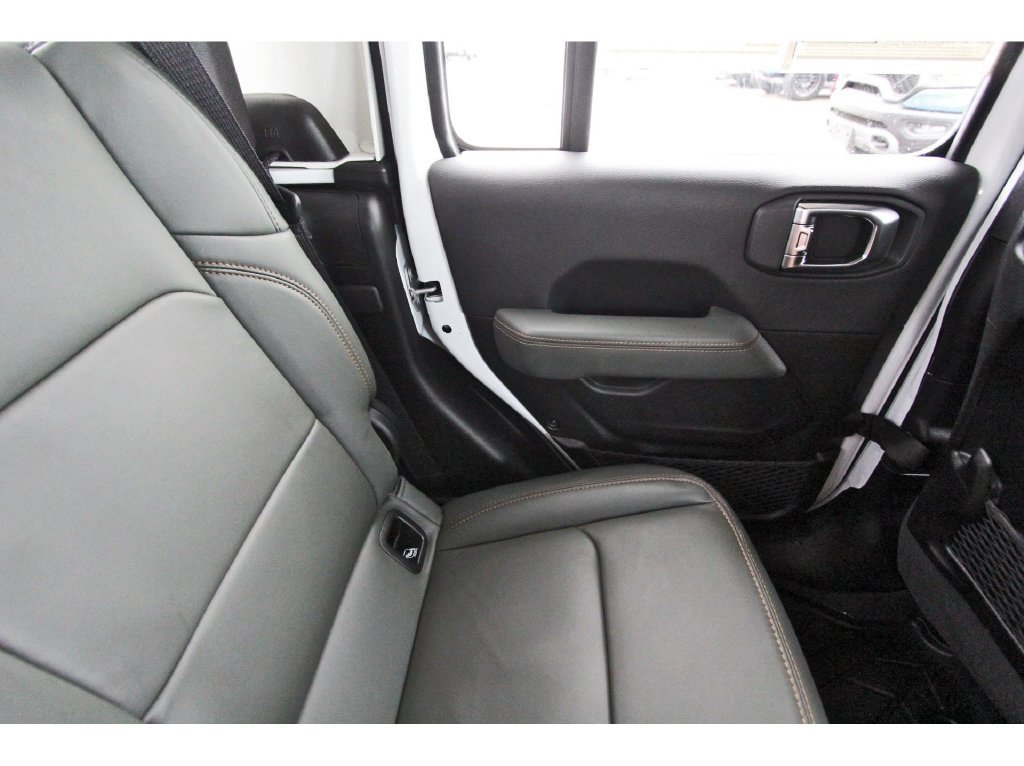 Used 2025 Jeep Gladiator Mojave w/ Convenience Group AWD/4WD image 11