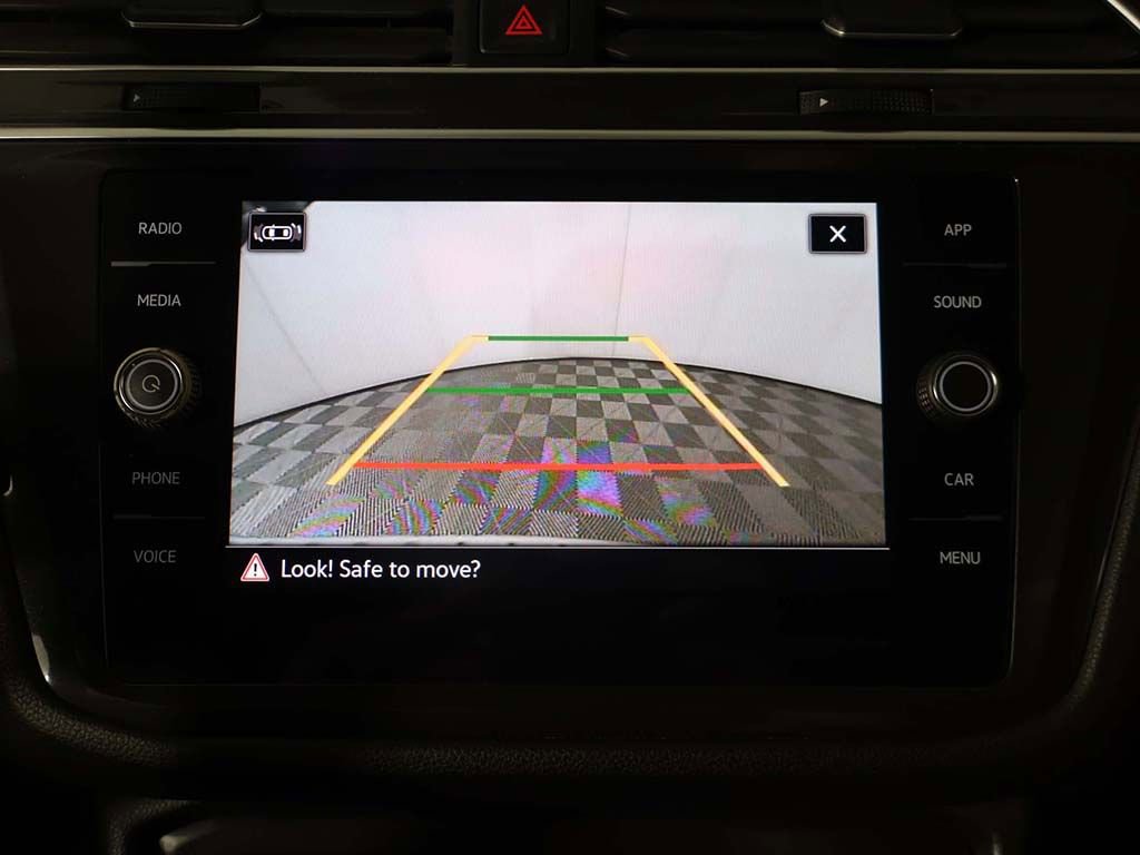 Used 2024 Volkswagen Tiguan SE w/ Panoramic Sunroof Package FWD image 47
