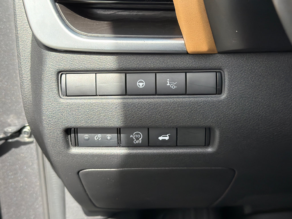 Used 2023 Nissan Rogue Platinum w/ Platinum Premium Package FWD image 33