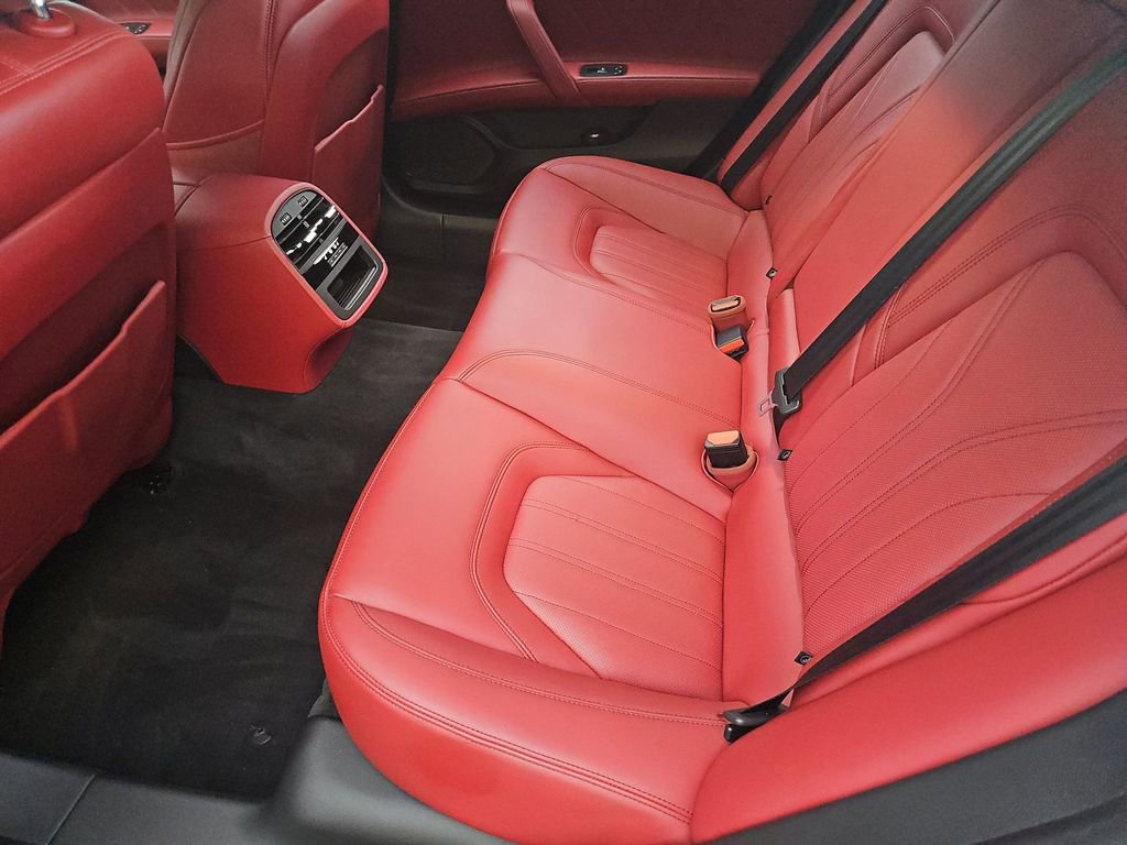 Used 2023 Maserati Quattroporte Modena Q4 image 9