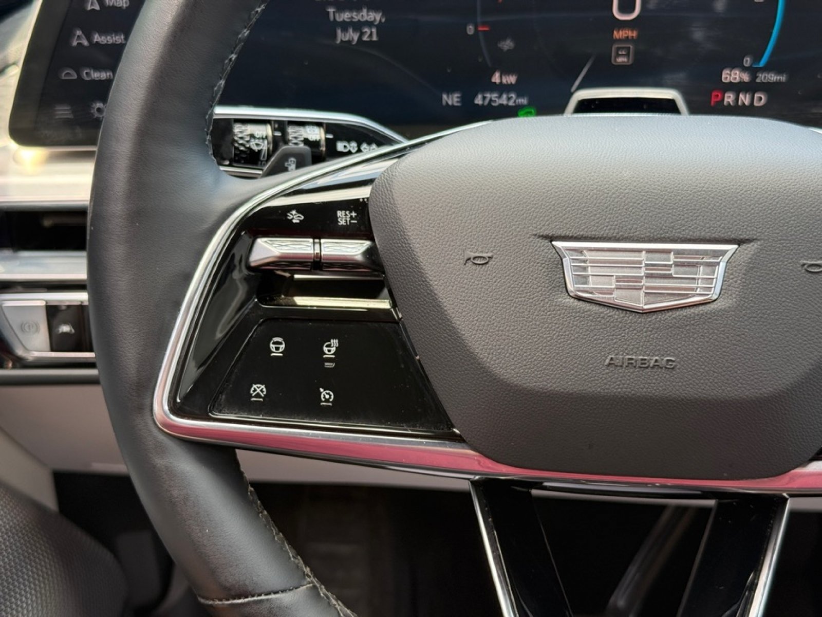 Used 2024 Cadillac Lyriq Sport AWD/4WD image 21