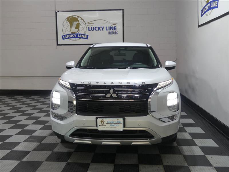 Used 2024 Mitsubishi Outlander SE AWD/4WD image 2