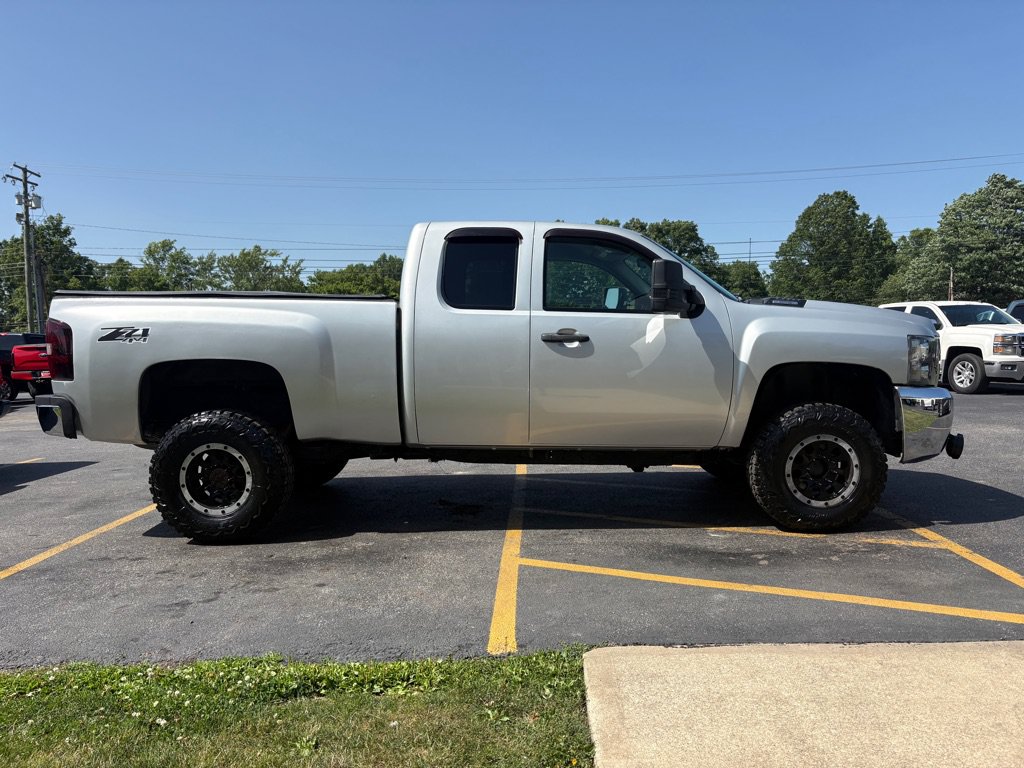 Used 2010 Chevrolet Silverado 2500 W/T w/ Snow Plow Prep Package AWD/4WD image 5