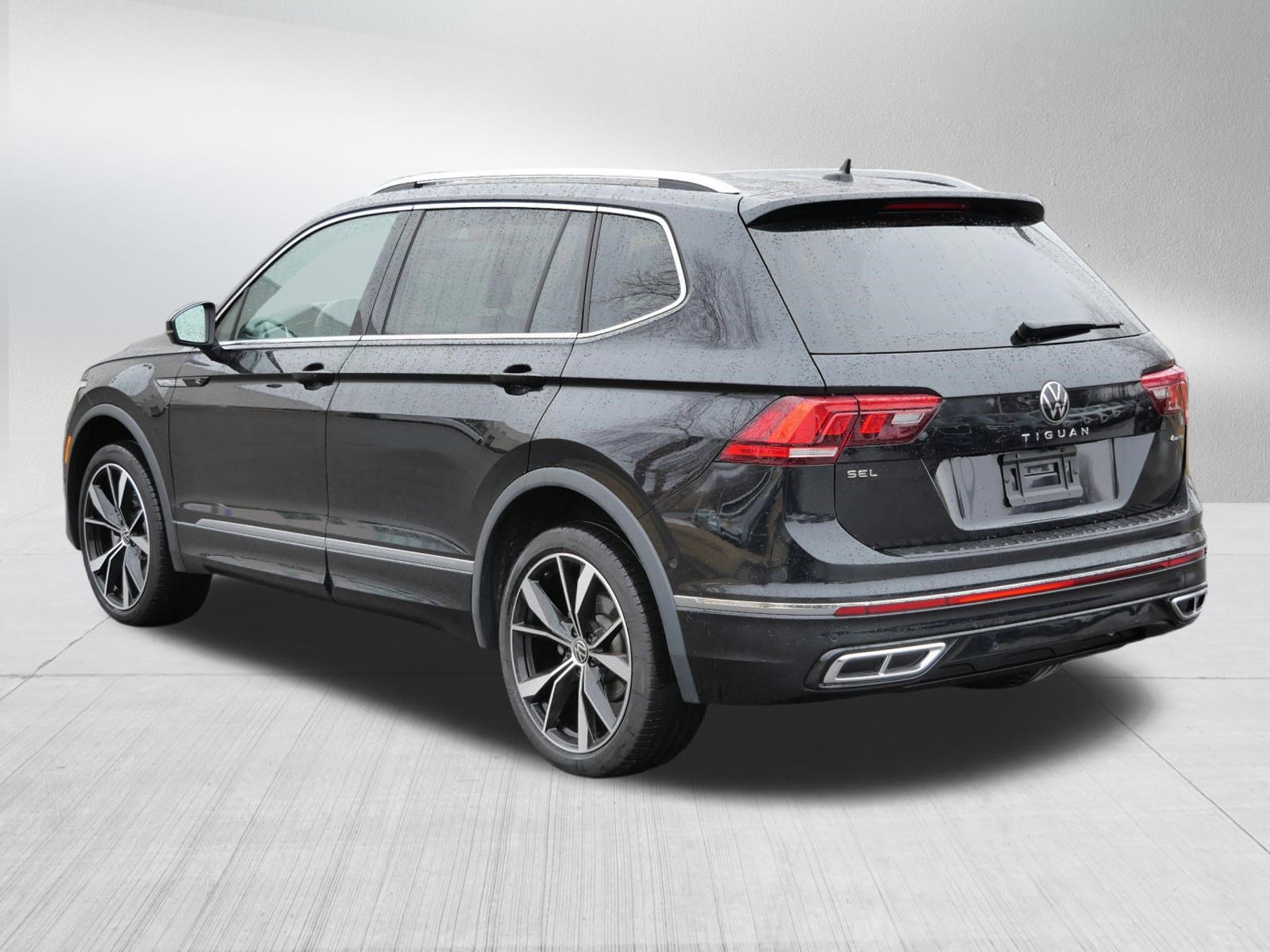 Used 2023 Volkswagen Tiguan SEL R-Line image 5