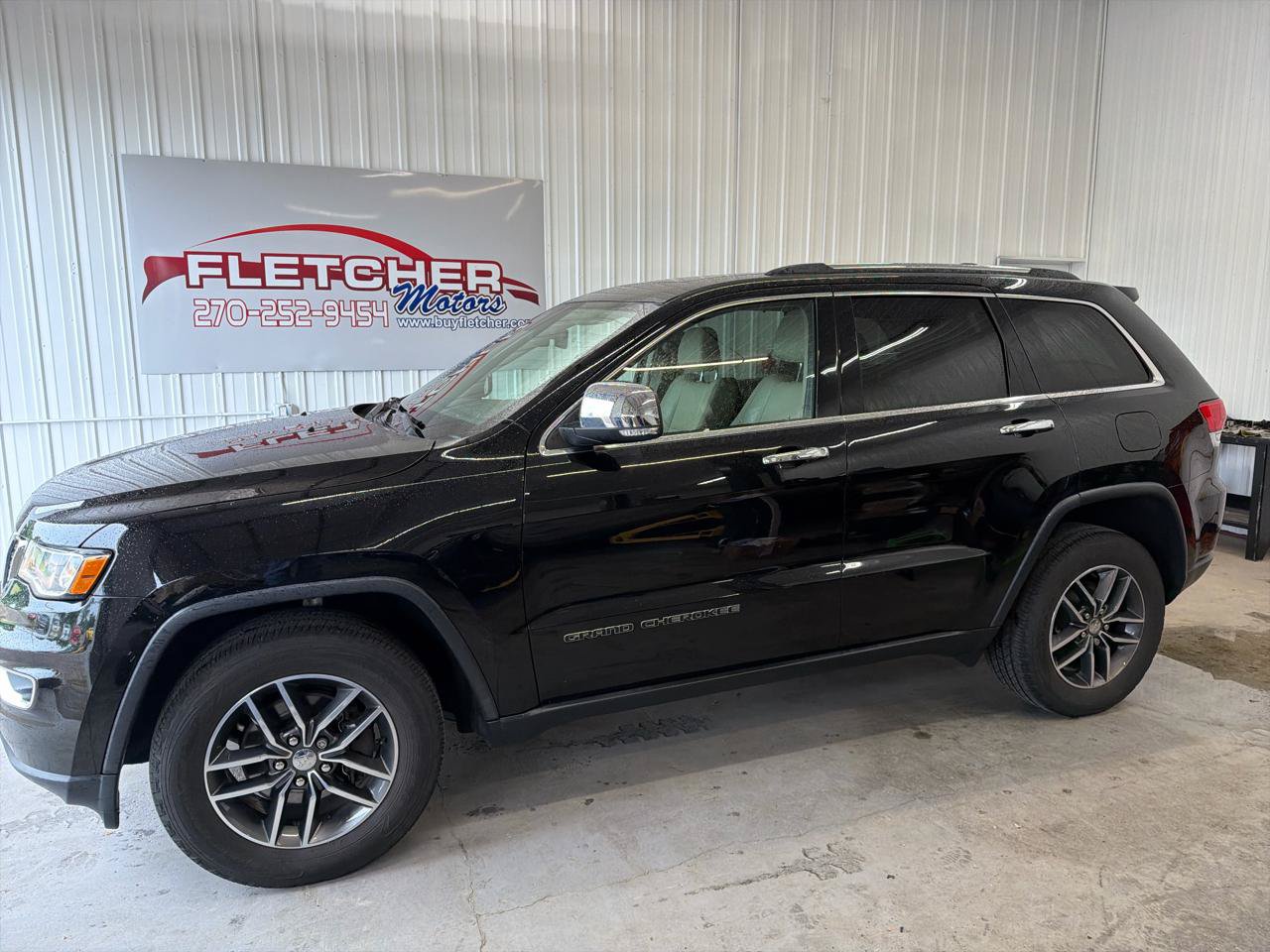 Used 2018 Jeep Grand Cherokee Limited AWD/4WD image 2