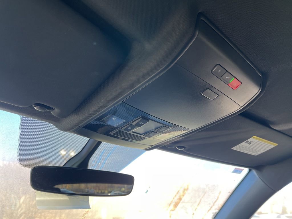 Used 2020 Volkswagen Atlas Cross Sport SE w/ Towing Package image 22