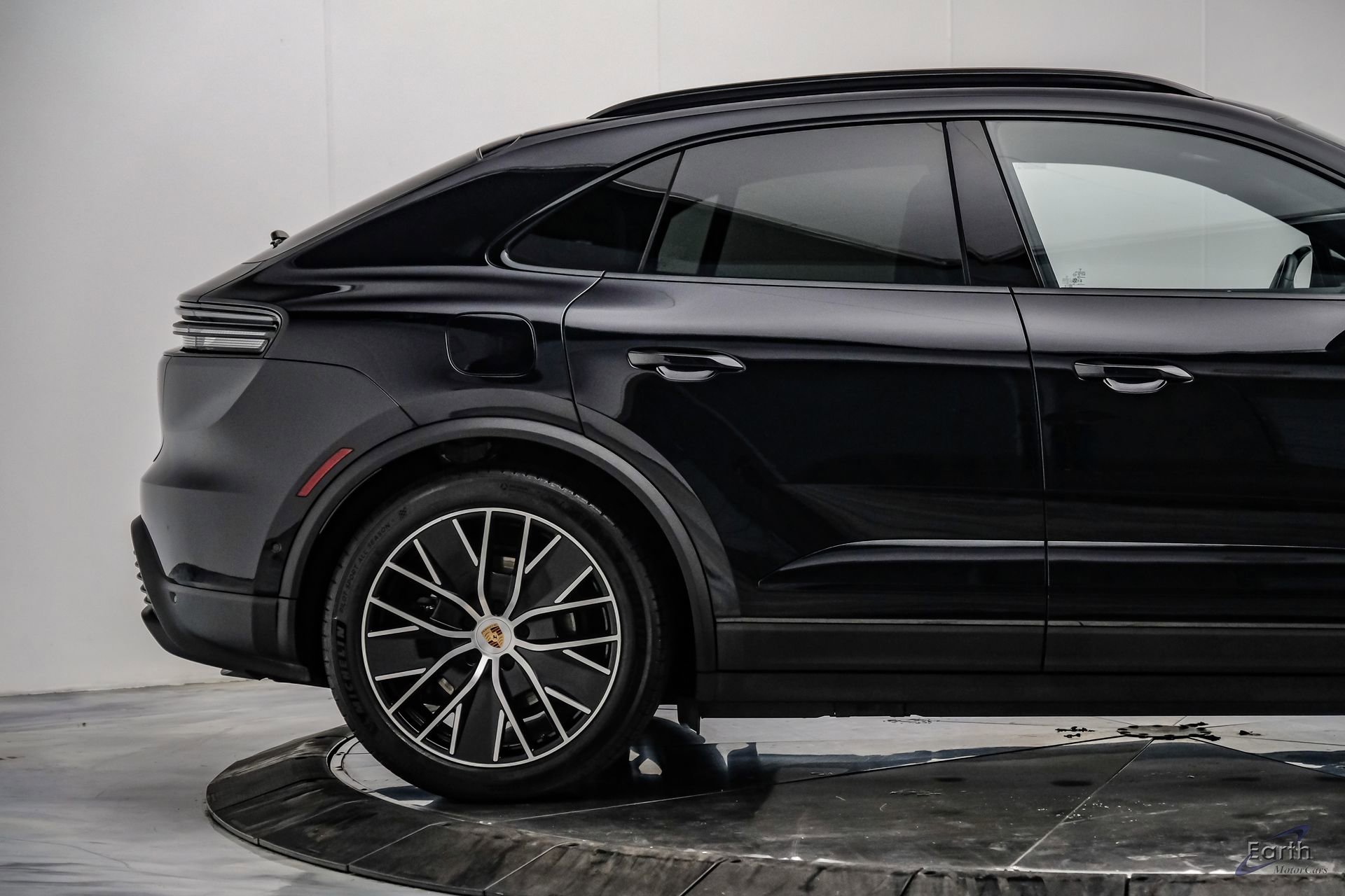Used 2025 Porsche Macan 4 Electric AWD/4WD image 20