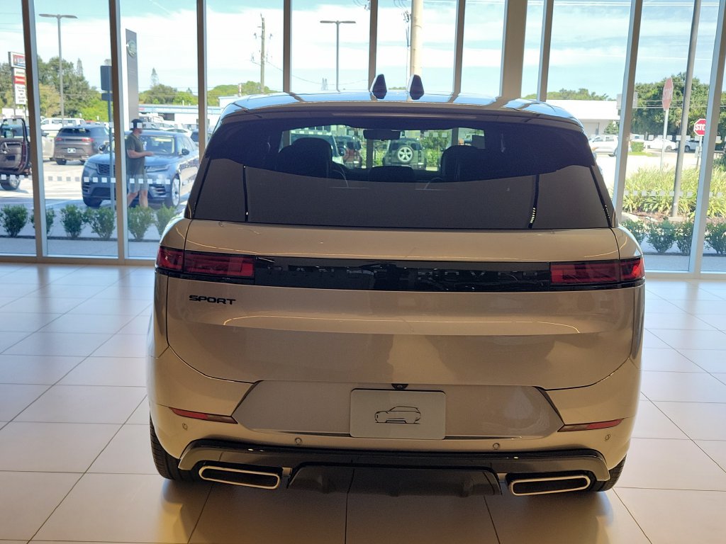 New 2026 Land Rover Range Rover Sport Dynamic SE AWD/4WD image 3