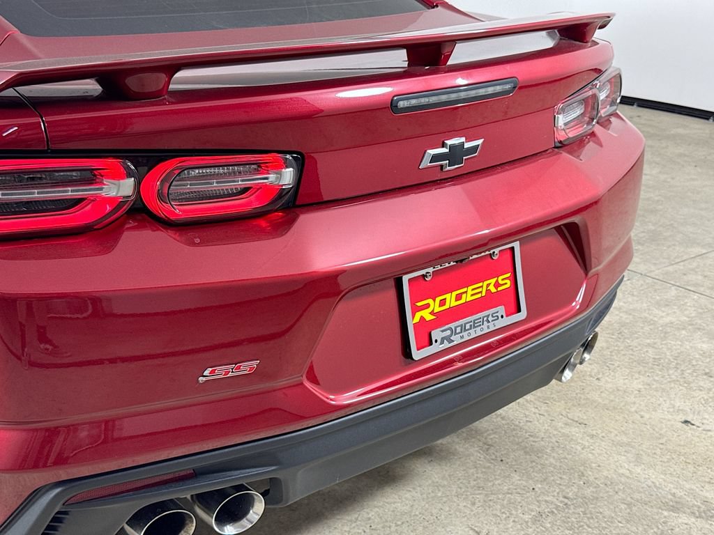 Used 2019 Chevrolet Camaro SS RWD image 26