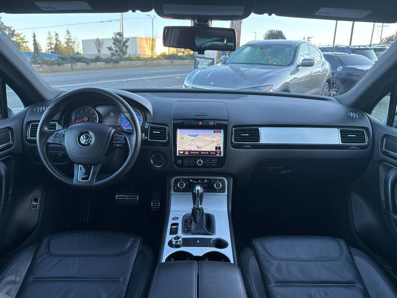 Used 2014 Volkswagen Touareg VR6 image 24