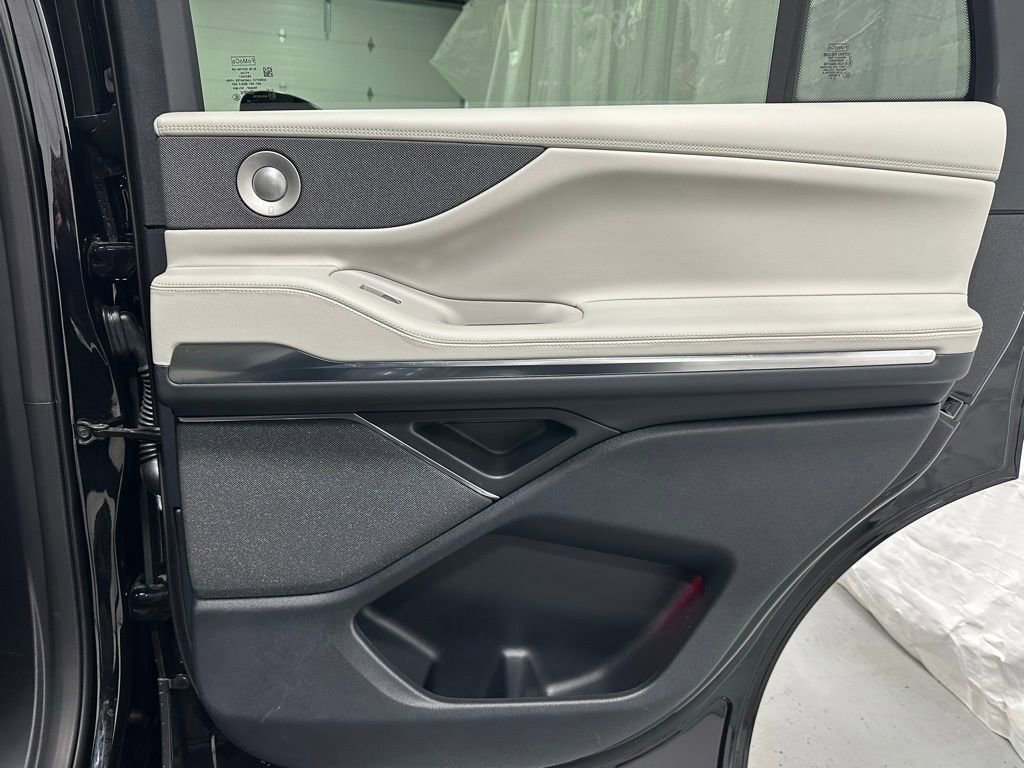 Used 2025 Lincoln Navigator Reserve image 56