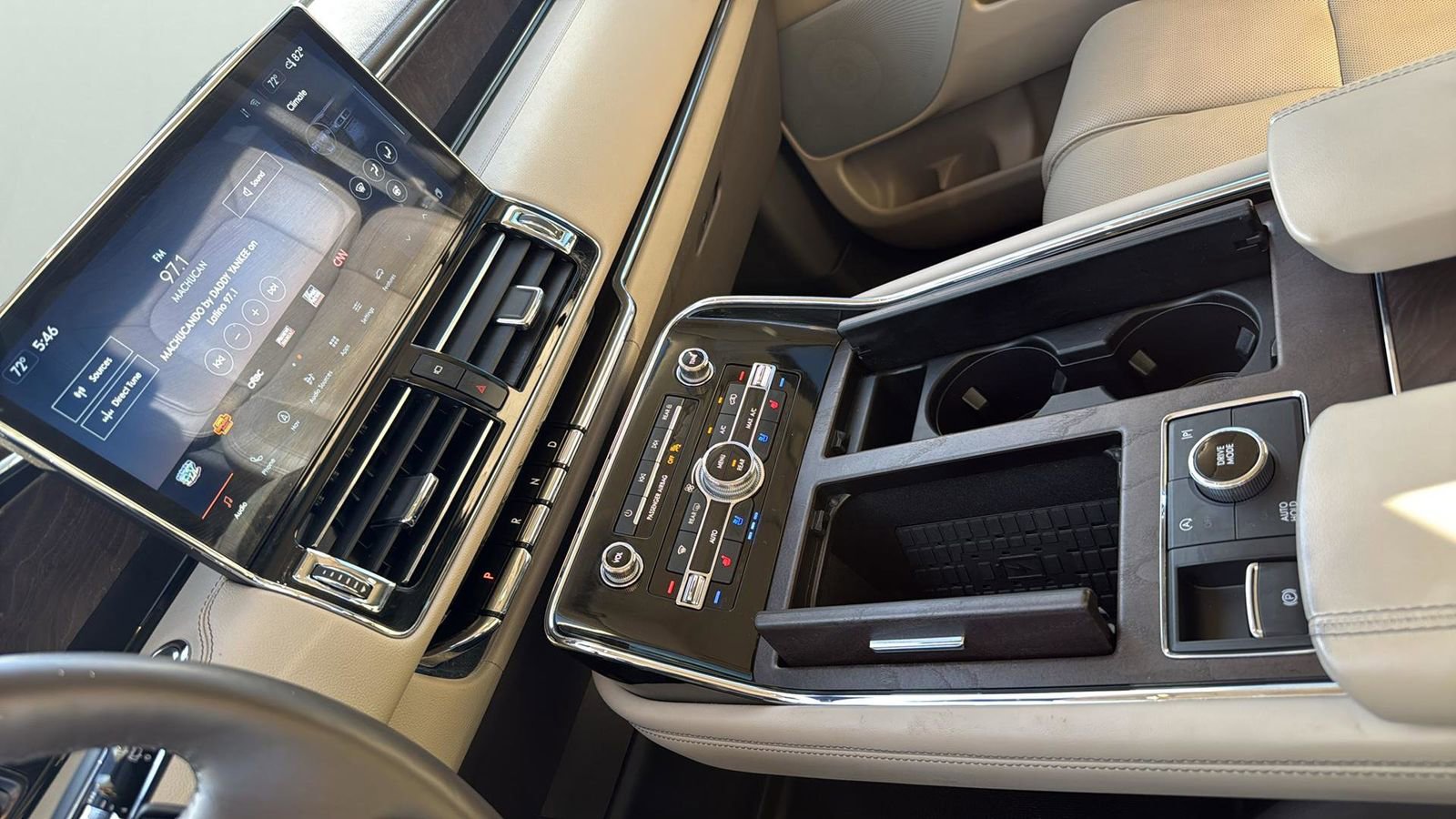 Used 2023 Lincoln Navigator L Reserve image 21