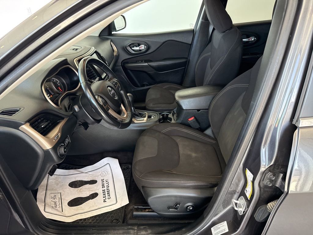 Used 2016 Jeep Cherokee Latitude w/ Safety/Convenience Group image 8