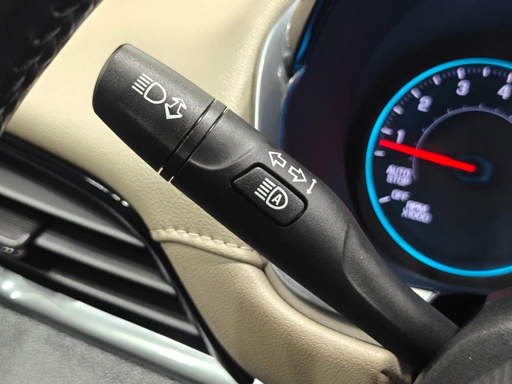 Used 2022 Chevrolet Traverse LT image 49