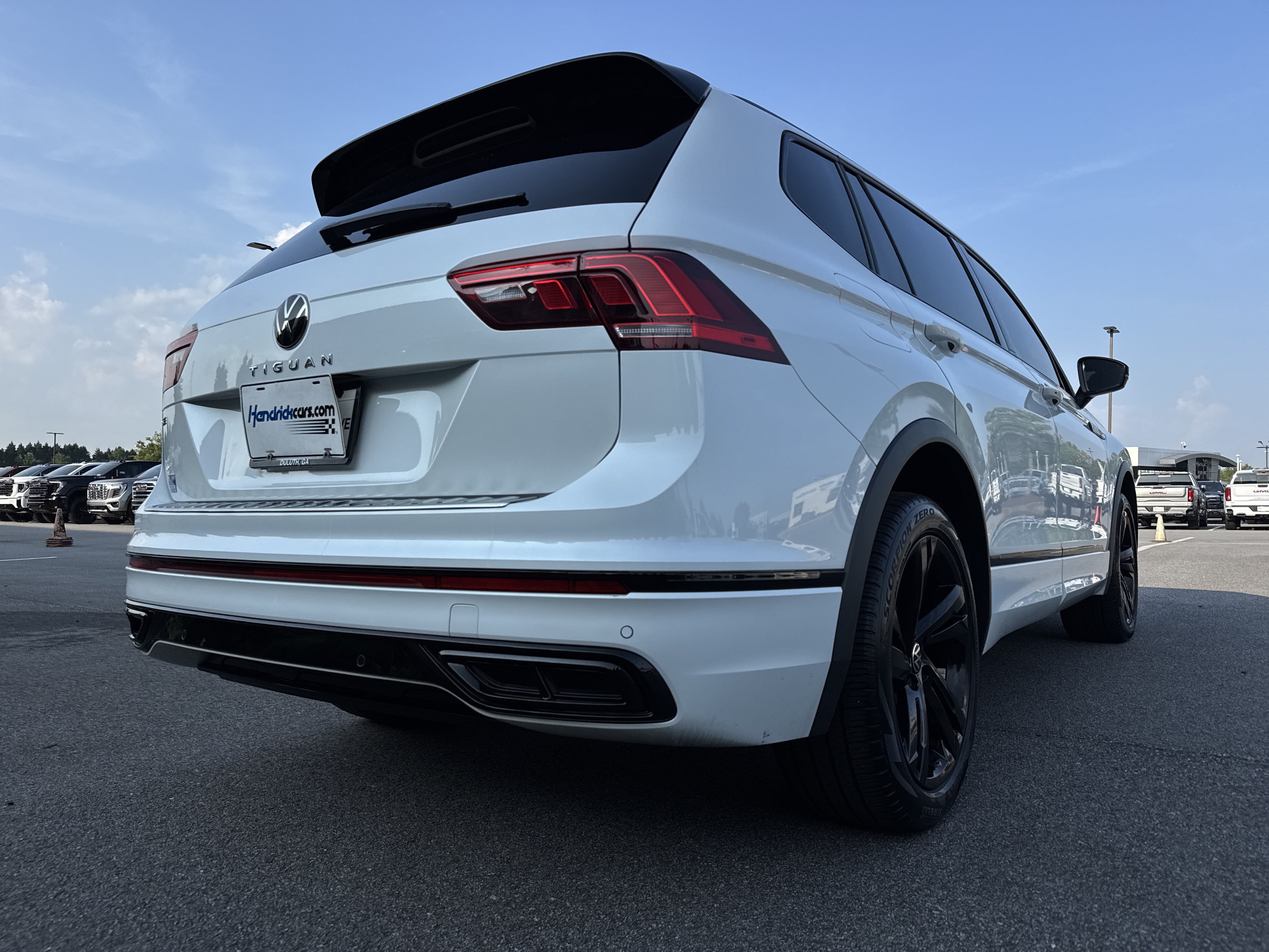 Used 2024 Volkswagen Tiguan SE R-Line FWD image 10