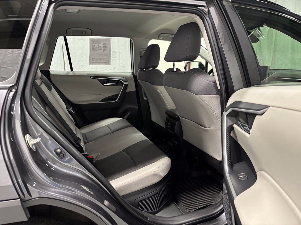 Used 2025 Toyota RAV4 XLE AWD/4WD image 49