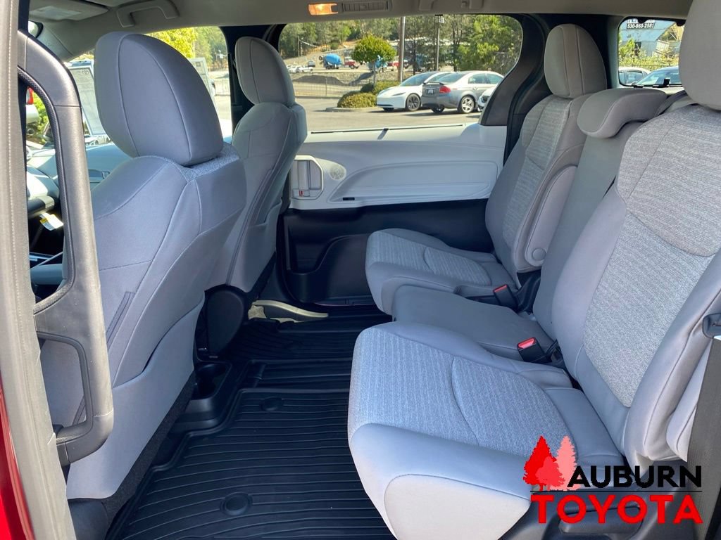 New 2026 Toyota Sienna LE FWD image 30